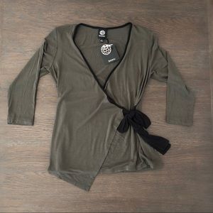 🍈Bobeau Olive Green & Blk Trim Long Sleeve